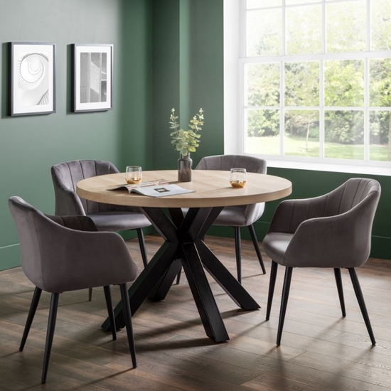 Berwick Round Wooden Dining Table In Oak With 4 Hobart Grey Chairs