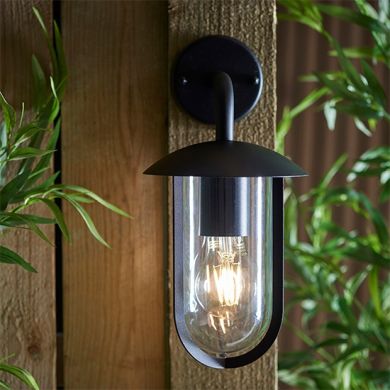 Quinn Outdoor Wall Light In Textured Black